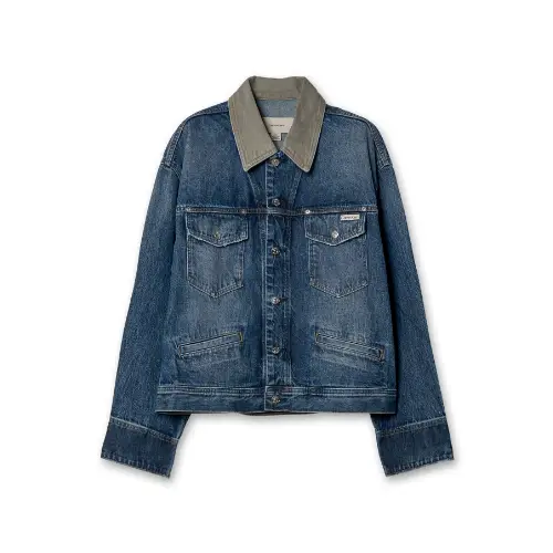 タレントが着用している洋服