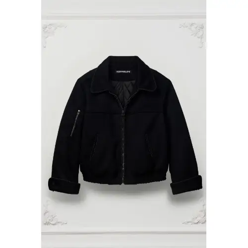 タレントが着用しているアイテムの画像