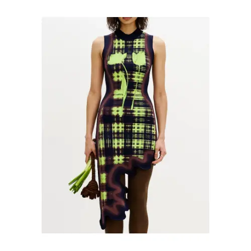 タレントが着用しているアイテムの画像