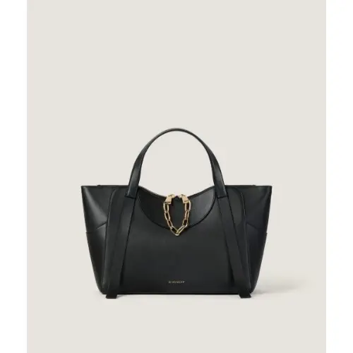 菜々緒が着用しているGIVENCHYのハンドバッグ