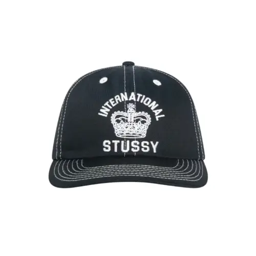 NAOKOが着用しているStussyのキャップ