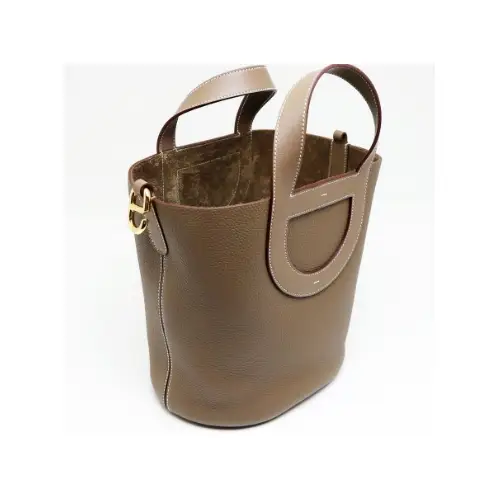 三上悠亜が着用しているHERMESのハンドバッグ