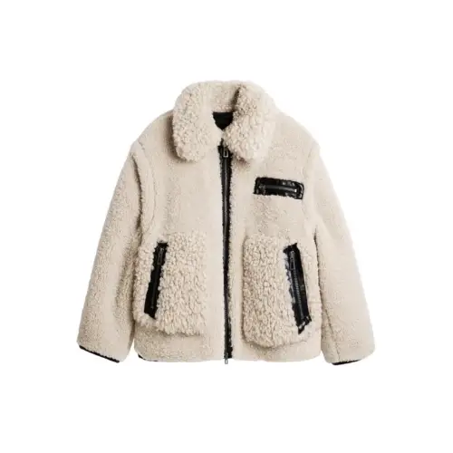 髙橋海人が着用しているDesigualのコート