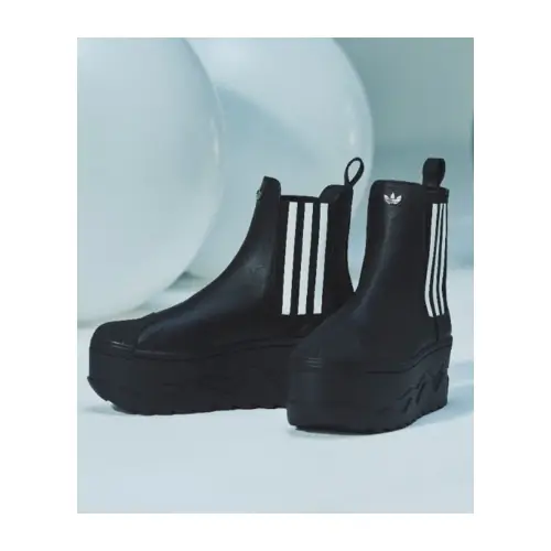 桐谷美玲が着用しているadidasのブーツ