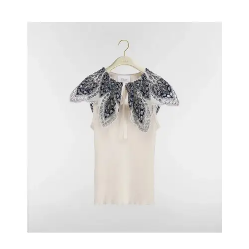 土屋太鳳が着用しているDIORのノースリーブ・タンクトップ