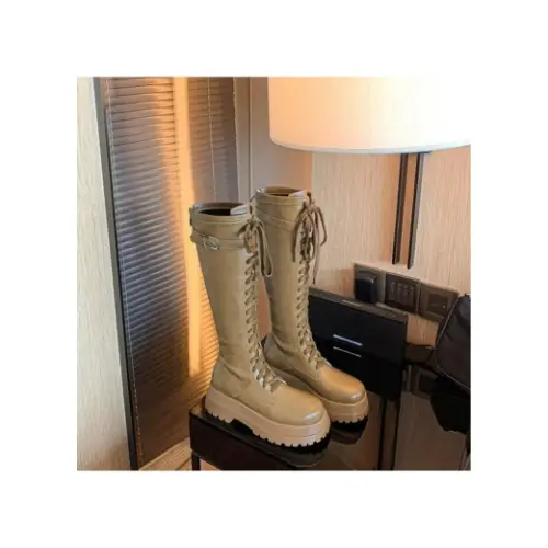 エアが着用しているAimoonのブーツ