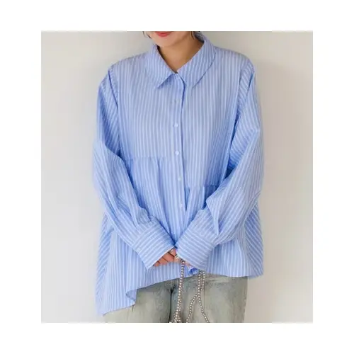 UraNが着用しているMI AND MOUのシャツ・ブラウス
