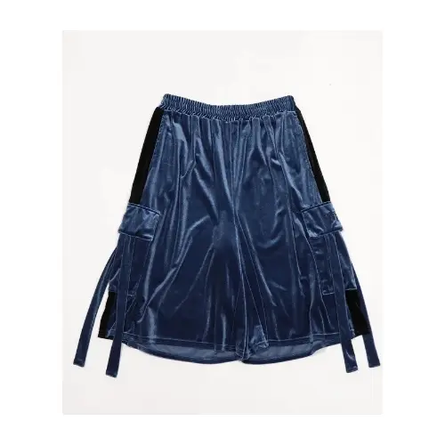 櫻井優衣が着用しているWhinnyのパンツ（ショート）