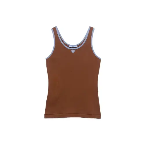 本田翼が着用しているPRADAのノースリーブ・タンクトップ