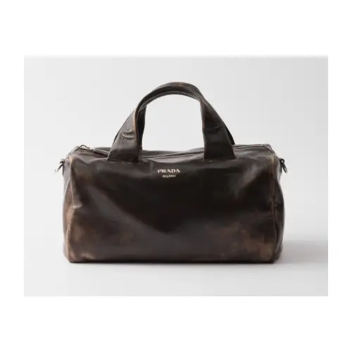 本田翼が着用しているPRADAのハンドバッグ