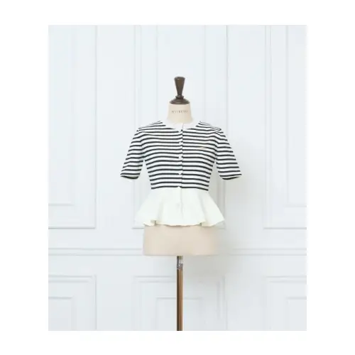 三上悠亜が着用しているMISTREASSのニット