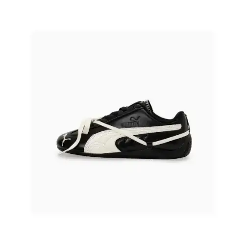 せいらが着用しているPUMAのスニーカー