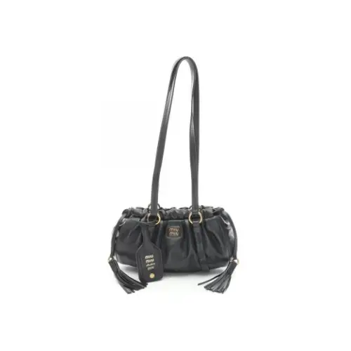 せいらが着用しているMIU MIUのショルダーバッグ