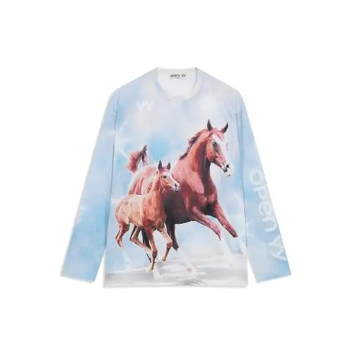 カリナが着用しているOPEN YYのロンT