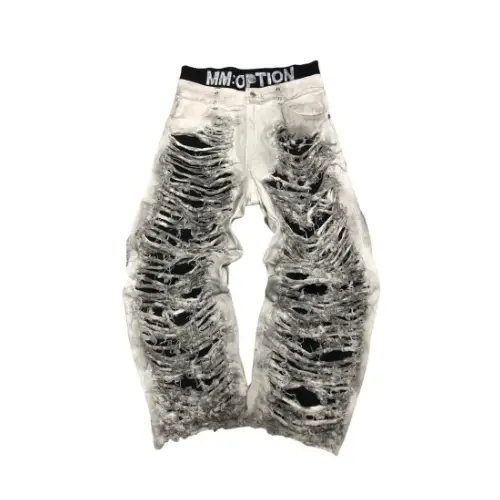 JISOOが着用しているMM:OPTIONのパンツ（ロング）