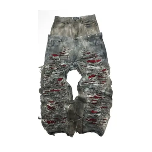 CHIKAが着用しているMM:OPTIONのパンツ（ロング）