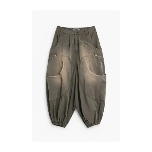 KOHARUが着用しているDesigualのパンツ（ロング）