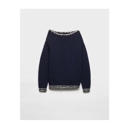 中島健人が着用しているPRADAのニット