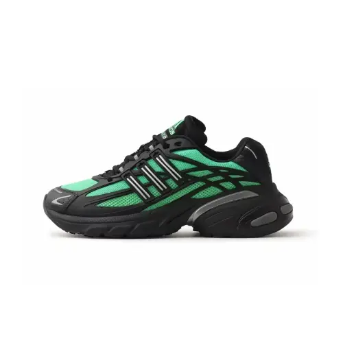 フィリックスが着用しているadidasのスニーカー