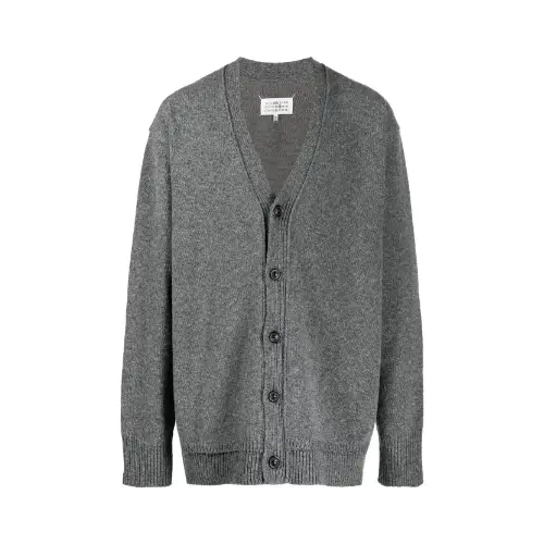 菊池風磨が着用しているMaison Margielaのカーディガン