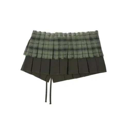 MOMOKAが着用しているForget-me-notsのスカート（ショート）