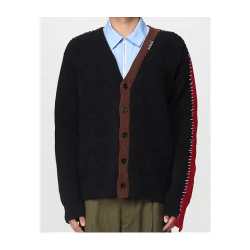 松下洸平が着用しているMARNIのカーディガン