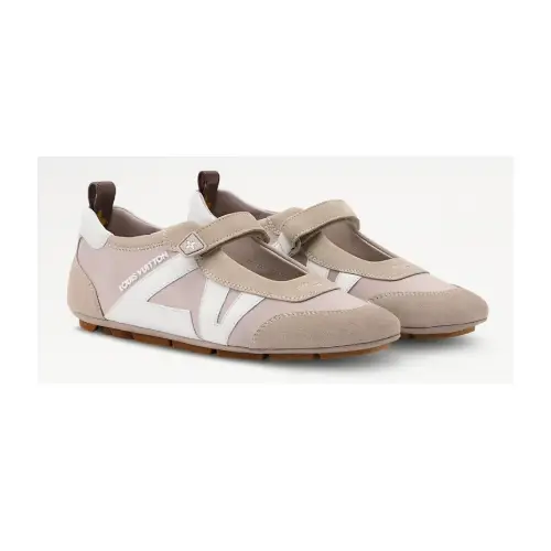 藤田ニコルが着用しているLOUIS VUITTONのスニーカー