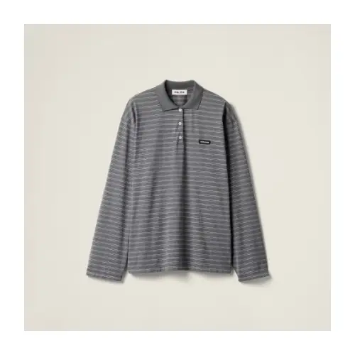 中町綾が着用しているMIU MIUのポロシャツ