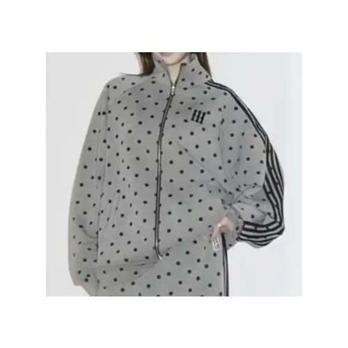 浅見めいが着用しているKISS THE CLUBのジャケット全般