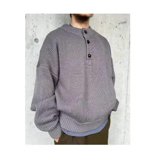 八木勇征が着用しているAMBERGLEAMのニット