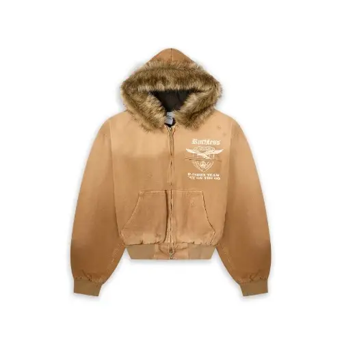 岩田剛典が着用しているESSX NYCのファー・ボアジャケット