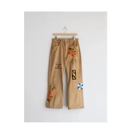 阿部亮平が着用しているKHOKIのパンツ（ロング）