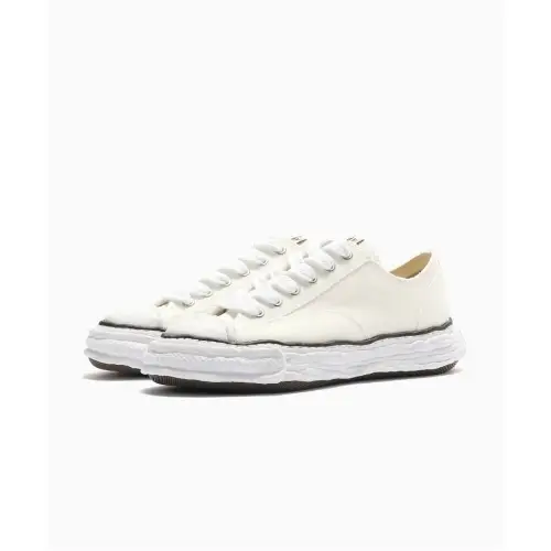 寺西拓人が着用しているMIHARA YASUHIROのスニーカー