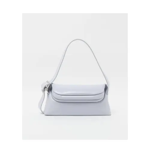 梅澤美波が着用しているOSOIのショルダーバッグ