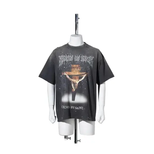 TAKUYA∞が着用しているSAINT MxxxxxxのTシャツ