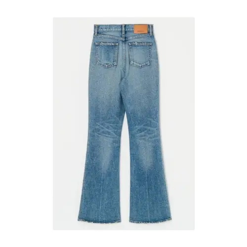 中町綾が着用しているMOUSSYのパンツ（ロング）