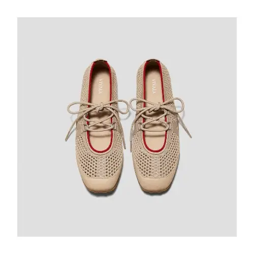 ナヨンが着用しているVIVAIAのサンダル