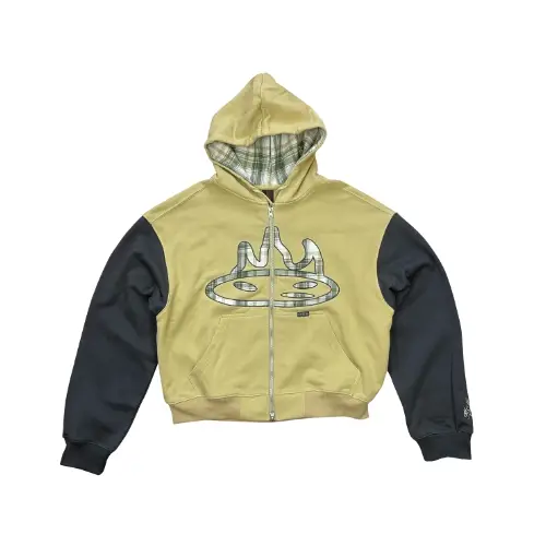 あいみょんが着用しているSid and Geriのパーカー