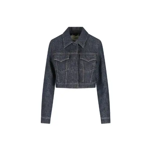 ツウィが着用しているFENDIのデニムジャケット