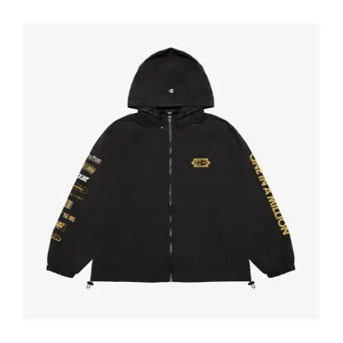 ジヒョが着用しているTWICEのパーカー