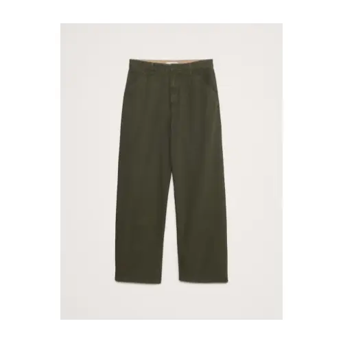 岸優太が着用しているBANANA REPUBLICのパンツ（ロング）