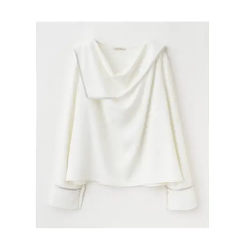 堤礼実が着用しているStola.のシャツ・ブラウス