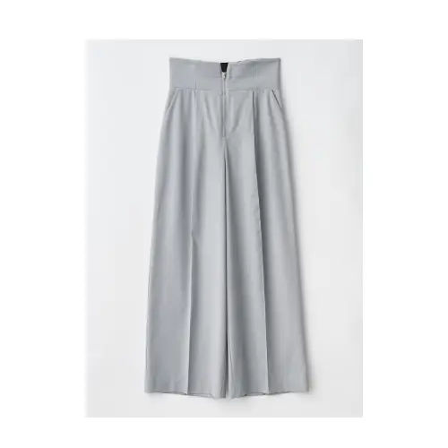 堤礼実が着用しているLOUNIEのパンツ（ロング）