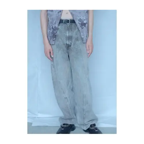 ラウールが着用しているMIKAGE SHINのパンツ（ロング）