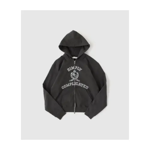 猪俣周杜が着用しているSimply Complicatedのパーカー