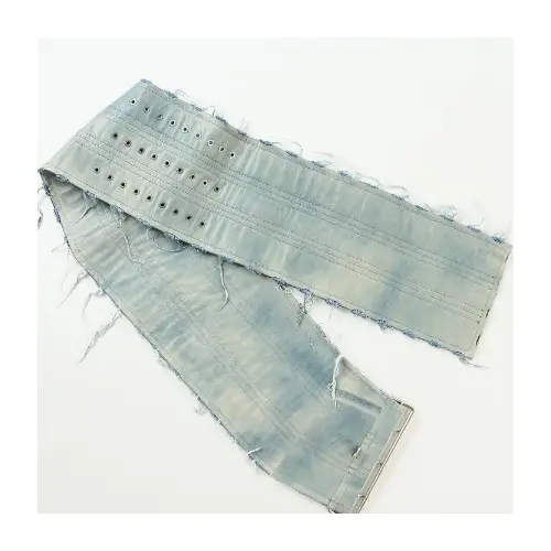 YURIが着用しているDIESELのベルト