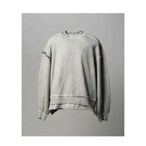 生田絵梨花が着用しているMAISON SPECIALのスウェット