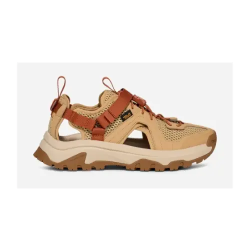 本田翼が着用しているTevaのサンダル