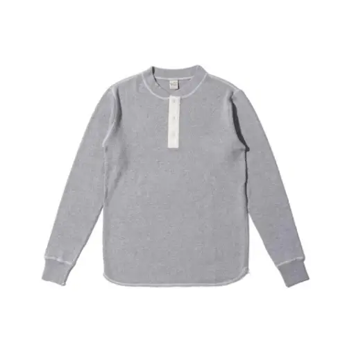 ゆうたが着用しているBUZZ RICKSONSのロンT