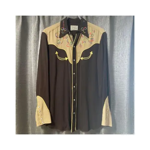 Takaが着用しているH bar Cのシャツ・ブラウス